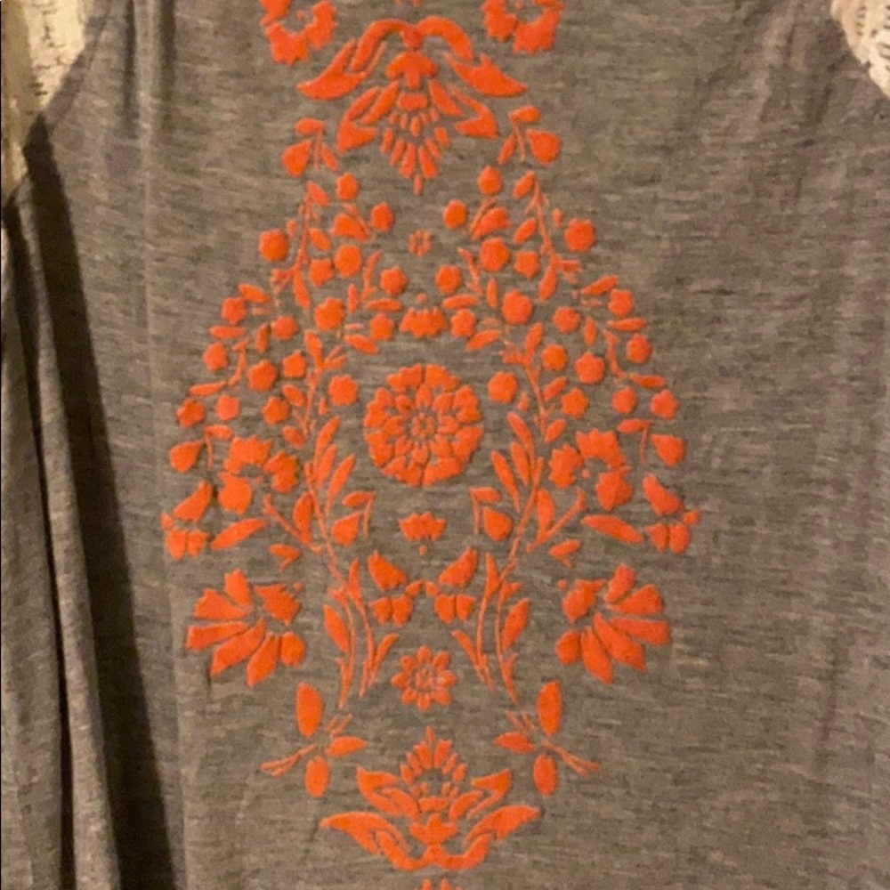 Sleeveless Top - Picture 2 of 5